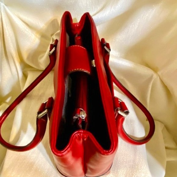 💖Liz Claiborne Very pretty Red Handbag. 12-1/2 in. W x 9 in H. x 4 in D - Picture 4 of 6